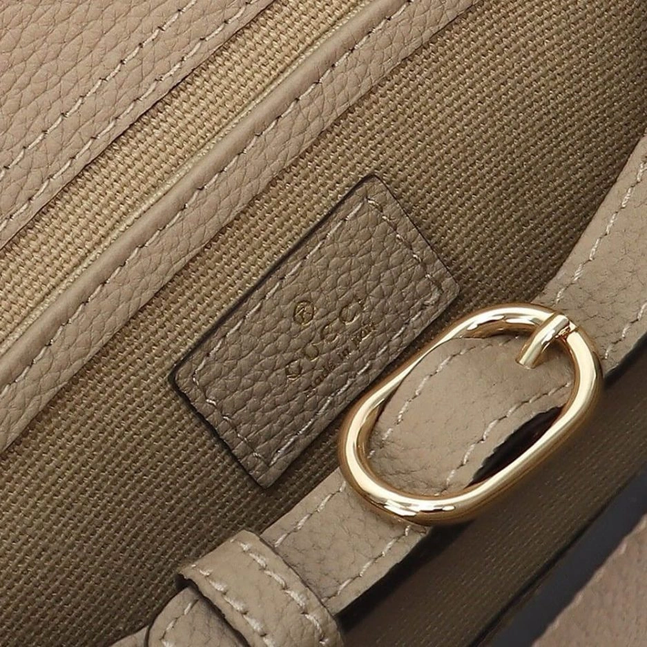 OnTrend GUCCI SMALL TOTE BAG WITH HOOK CLOSURE 860
