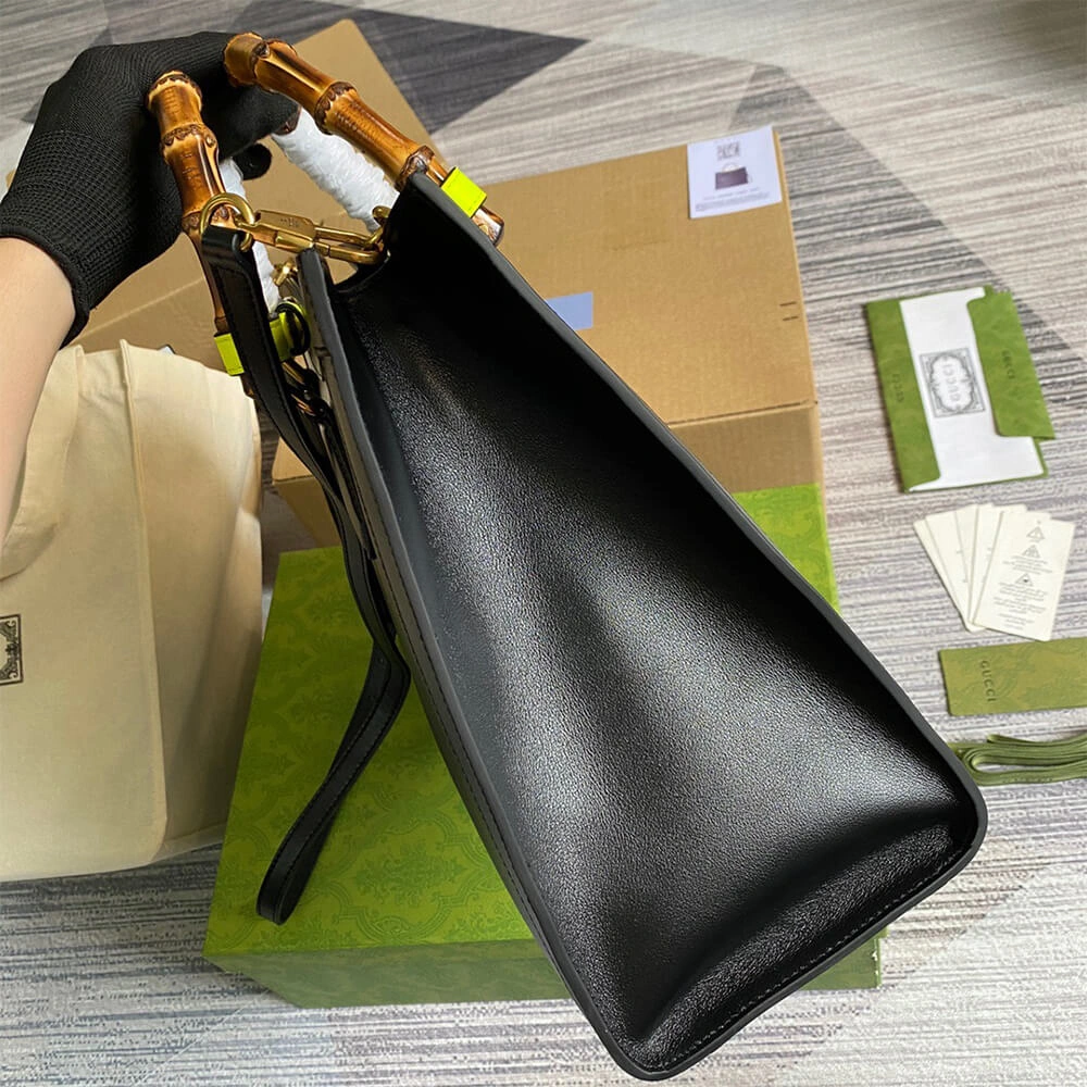 Breathable Gucci Diana medium tote bag 950