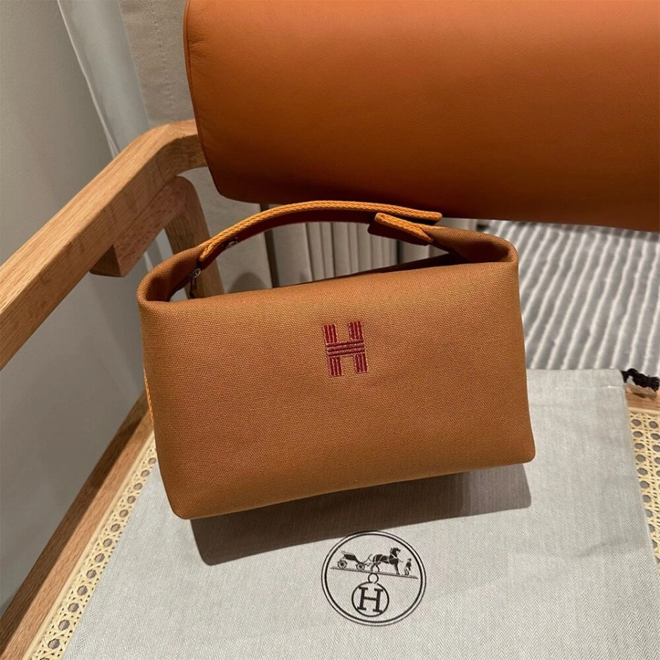 Hermes toiletery bag Durable 1544