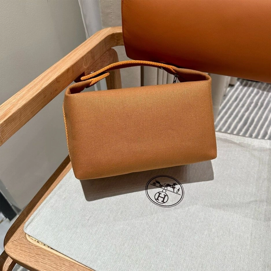 Hermes toiletery bag Durable 1544