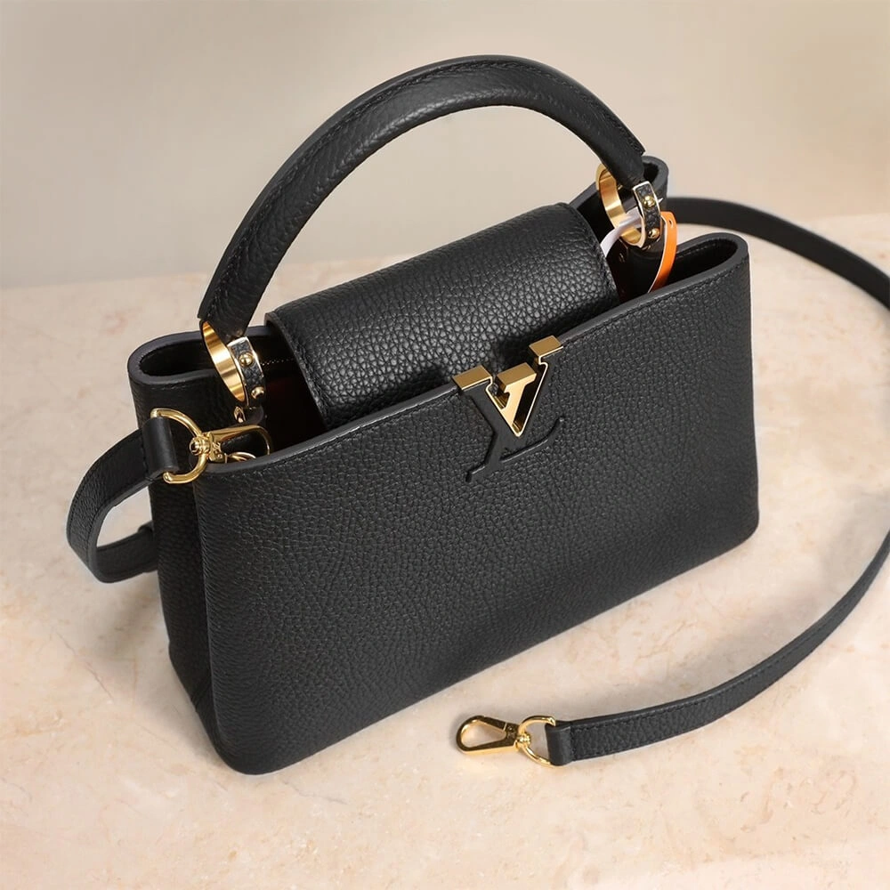 LV  Capucines MM Comfortable 445