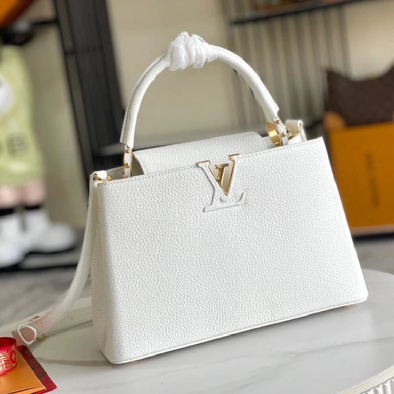 LV  Capucines MM Versatile 458