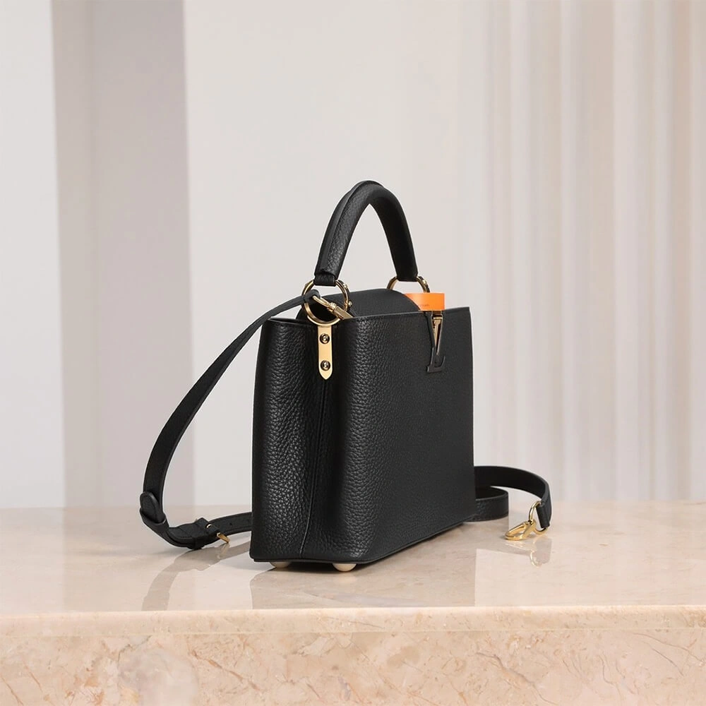 LV  Capucines MM Comfortable 445