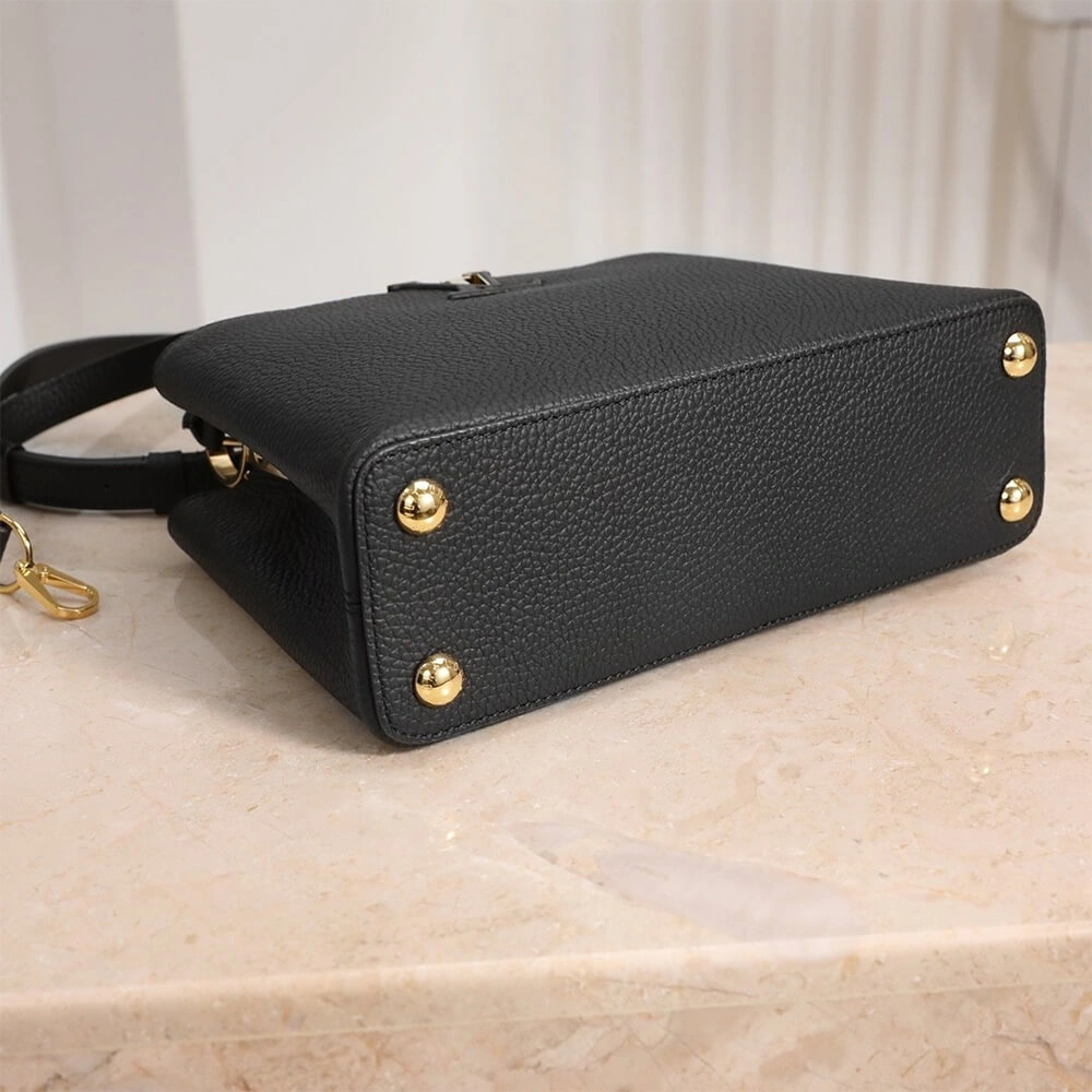 LV  Capucines MM Comfortable 445