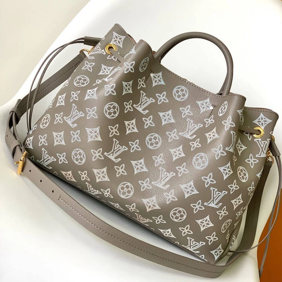 LV Bella Tote Breathable 385