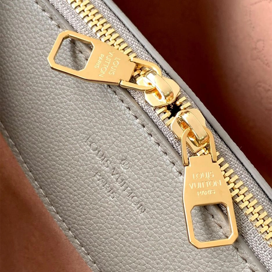 LV Bella Tote Breathable 385