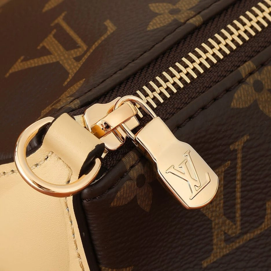 LV Bloom Pouch Unique 232