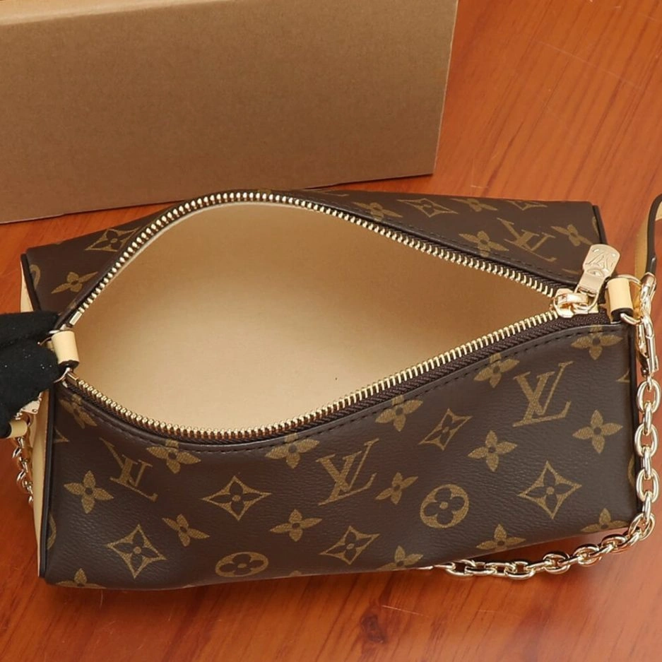 LV Bloom Pouch Unique 232