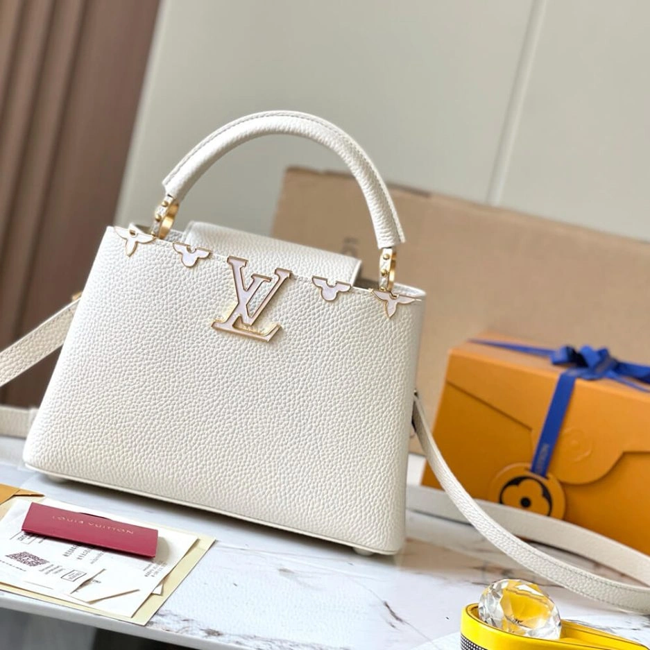Attractive LV Capucines BB 446
