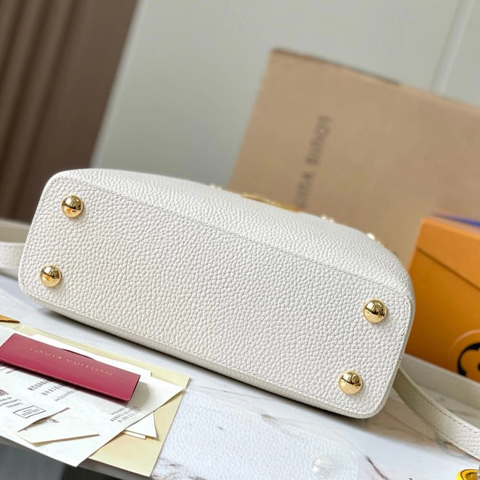 Attractive LV Capucines BB 446