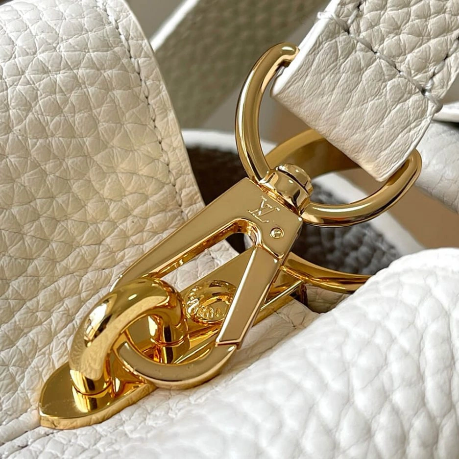 Attractive LV Capucines BB 446