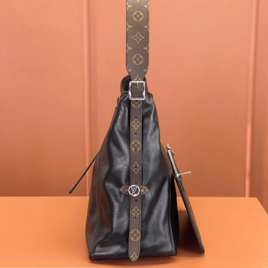 UrbanChic LV CarryAll  MM 353