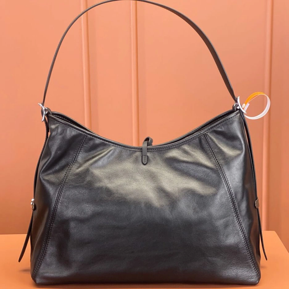 UrbanChic LV CarryAll  MM 353
