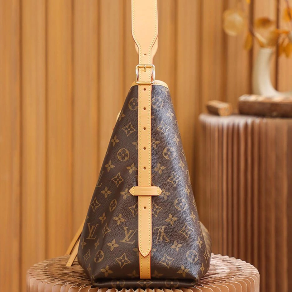 Contemporary LV CarryAll MM 334