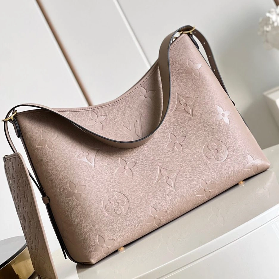 RelaxedFit LV CarryAll MM 361