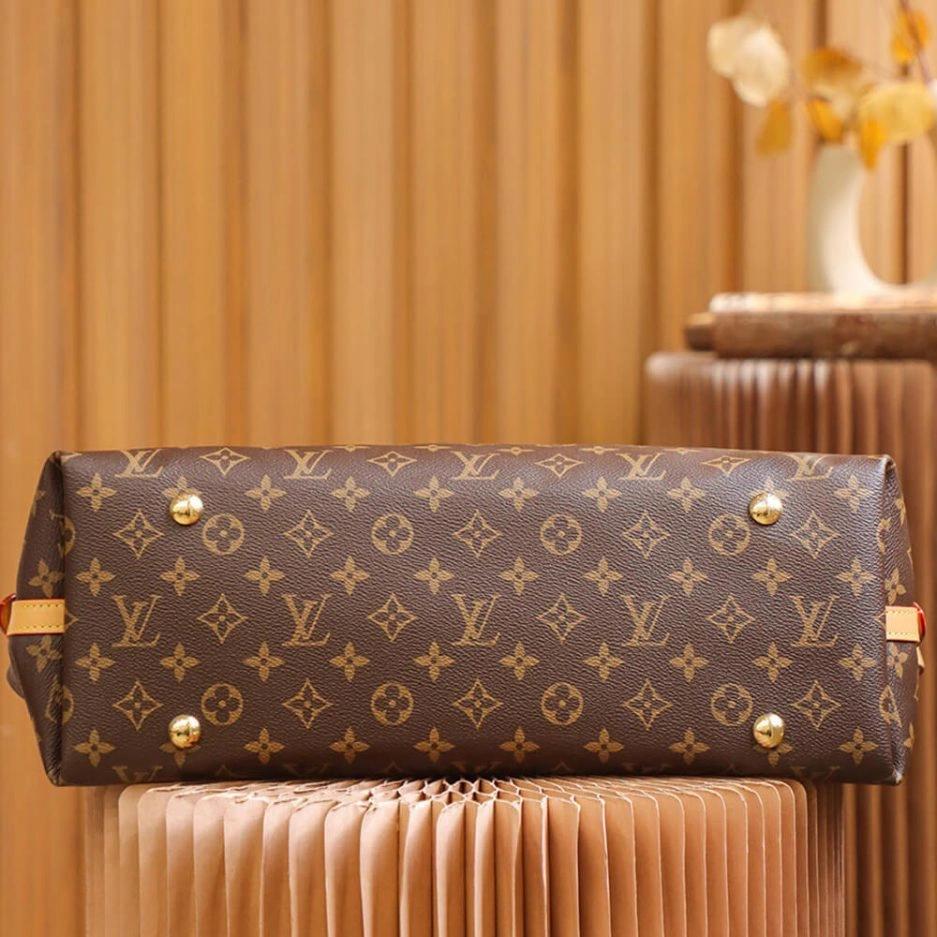 Contemporary LV CarryAll MM 334