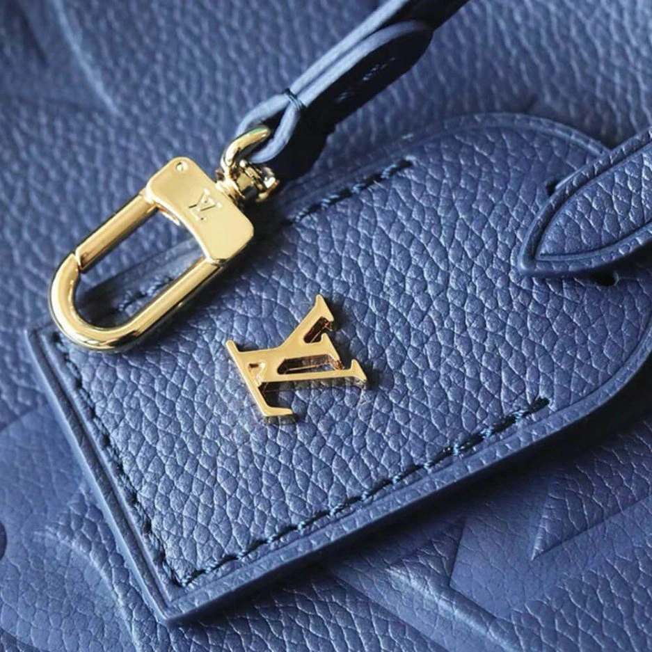 LV CarryAll MM Breathable 373
