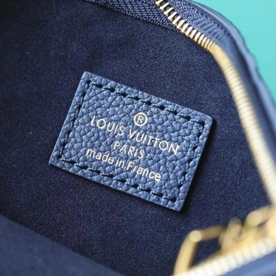 LV CarryAll MM Breathable 373