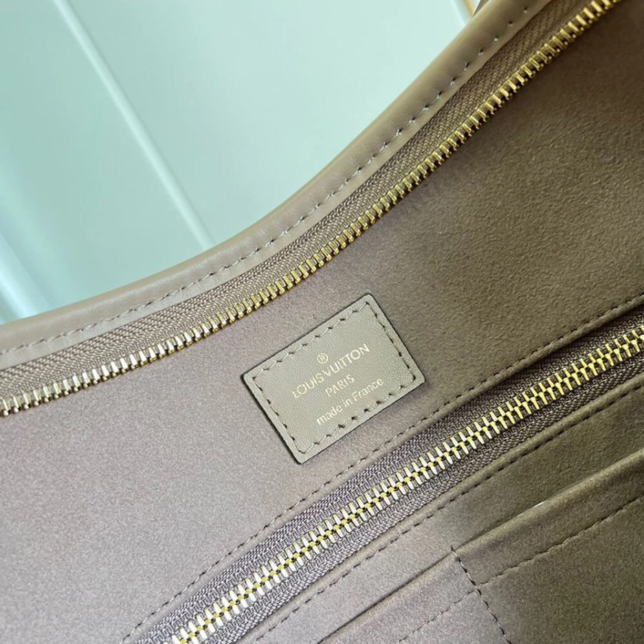 RelaxedFit LV CarryAll MM 361