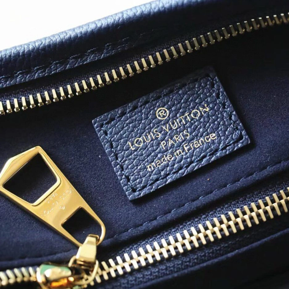 LV CarryAll MM Breathable 373