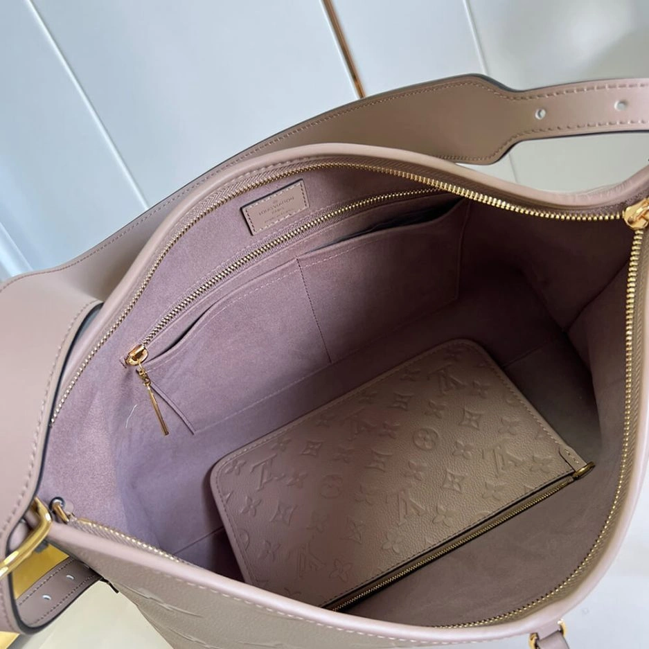 RelaxedFit LV CarryAll MM 361