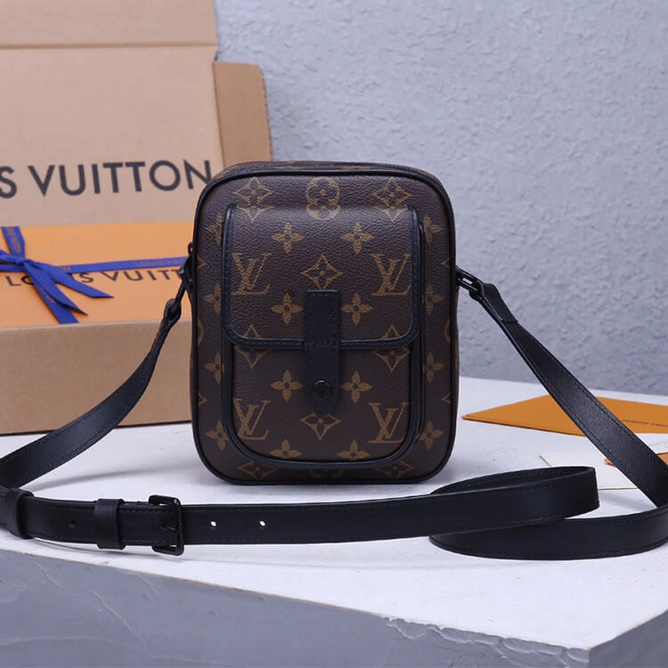 LV Christopher Wearable Wallet Chic 785
