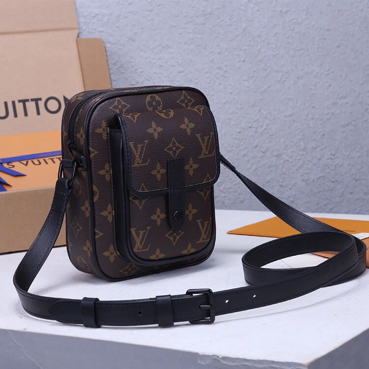 LV Christopher Wearable Wallet Chic 785
