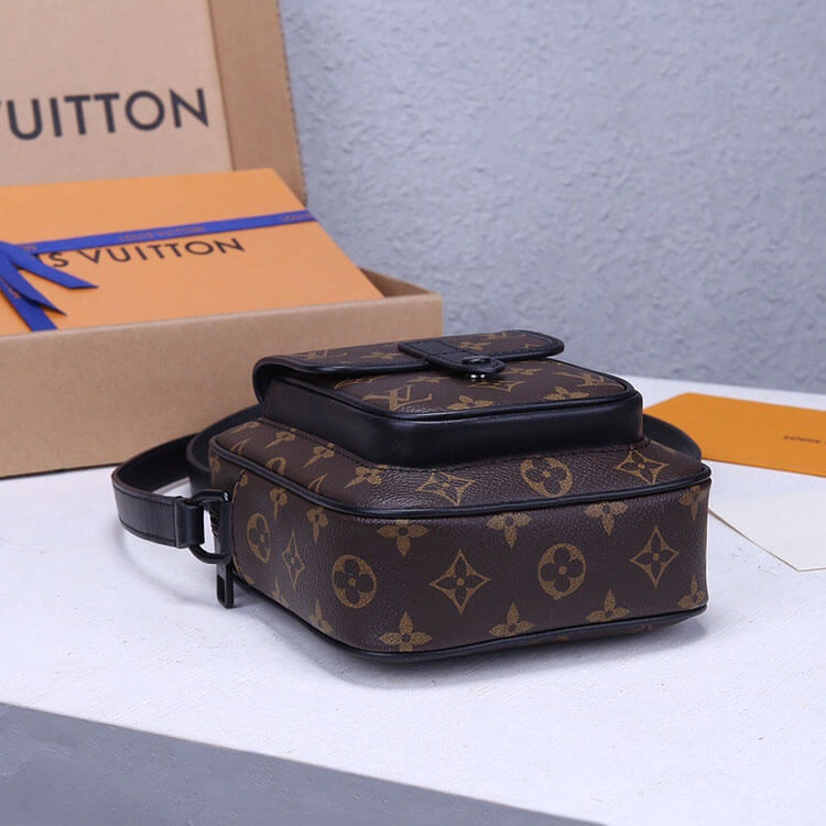 LV Christopher Wearable Wallet Chic 785