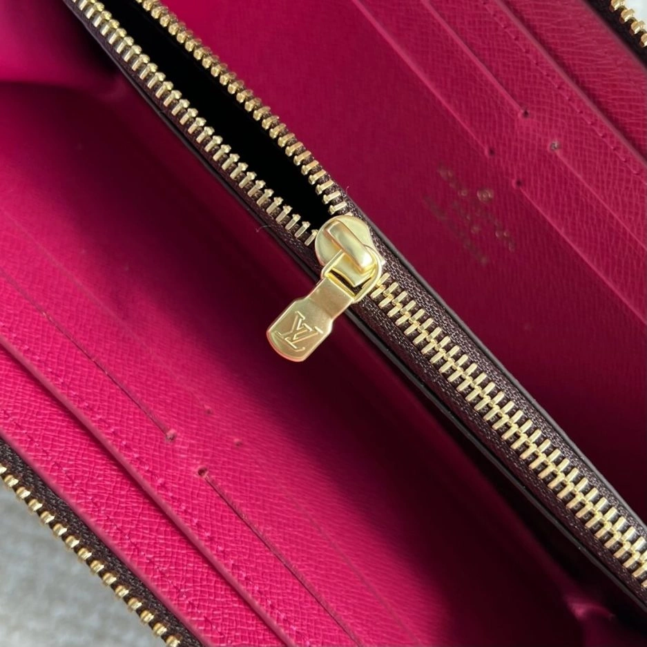 LV Clémence Wallet Durable 391