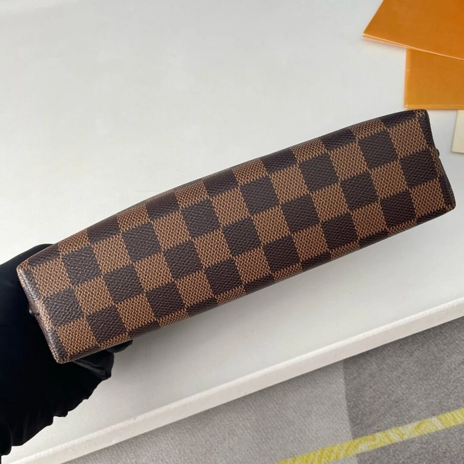 Fashionable LV Cosmetic Pouch MM 230