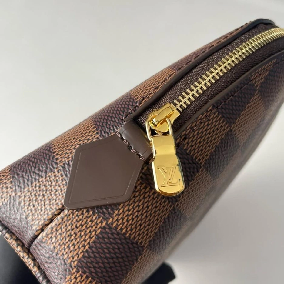 Fashionable LV Cosmetic Pouch MM 230
