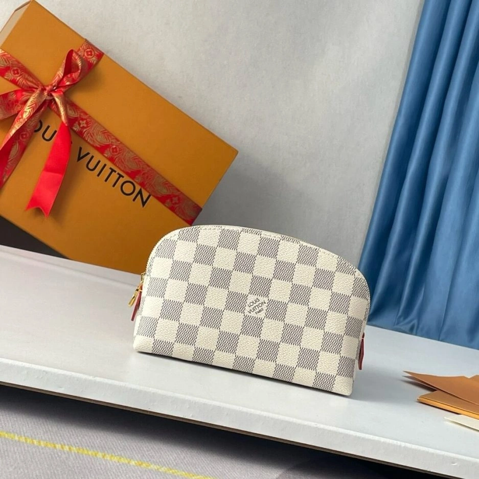 LV Cosmetic Pouch PM Breathable 186