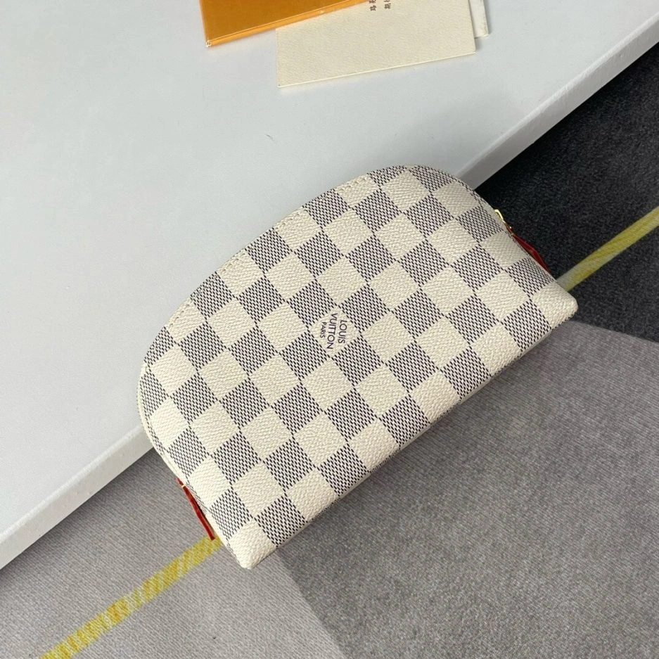 LV Cosmetic Pouch PM Breathable 186