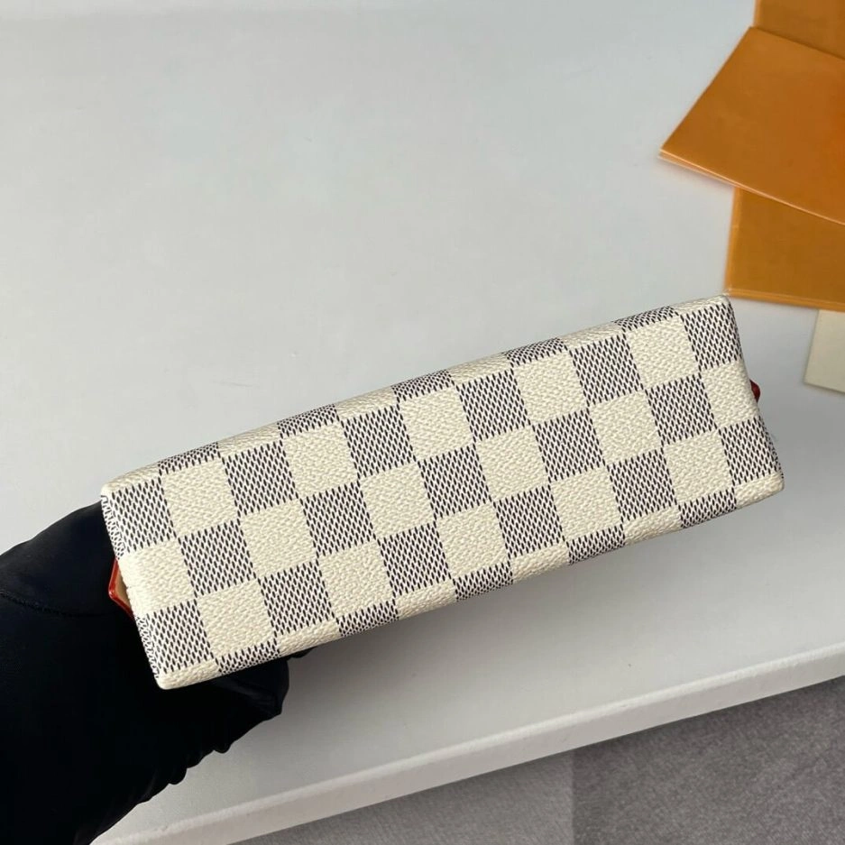 LV Cosmetic Pouch PM Breathable 186