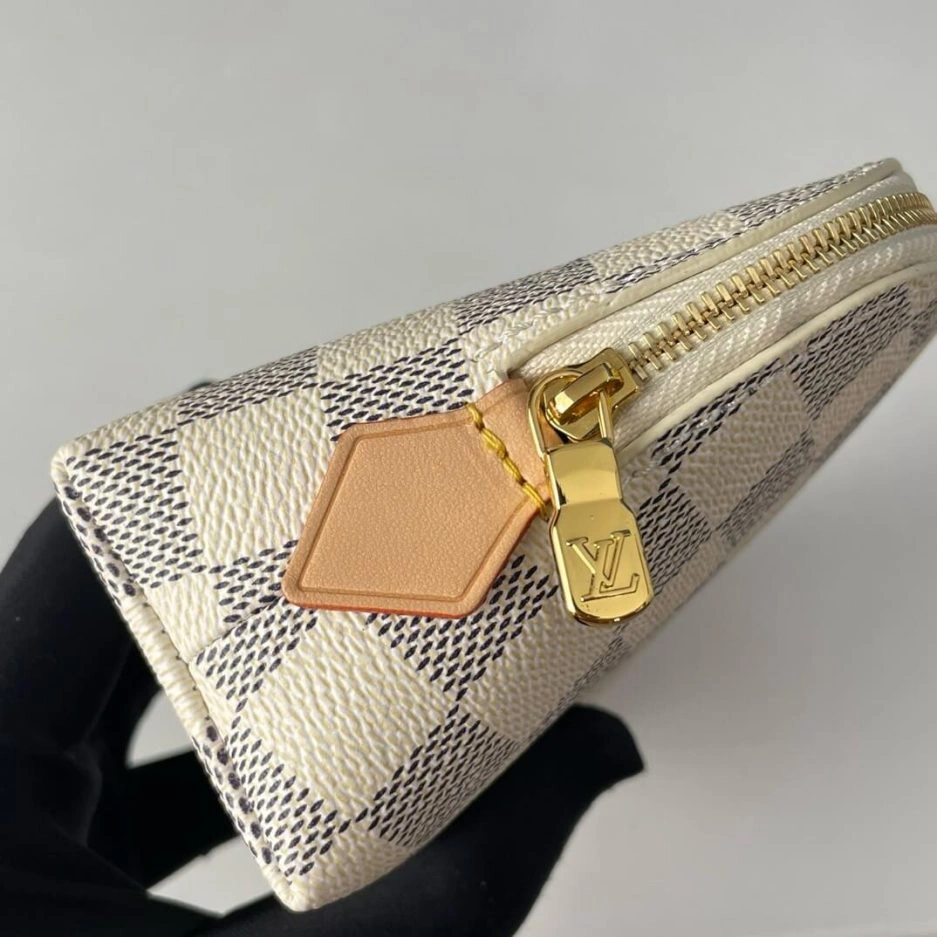 LV Cosmetic Pouch PM Breathable 186