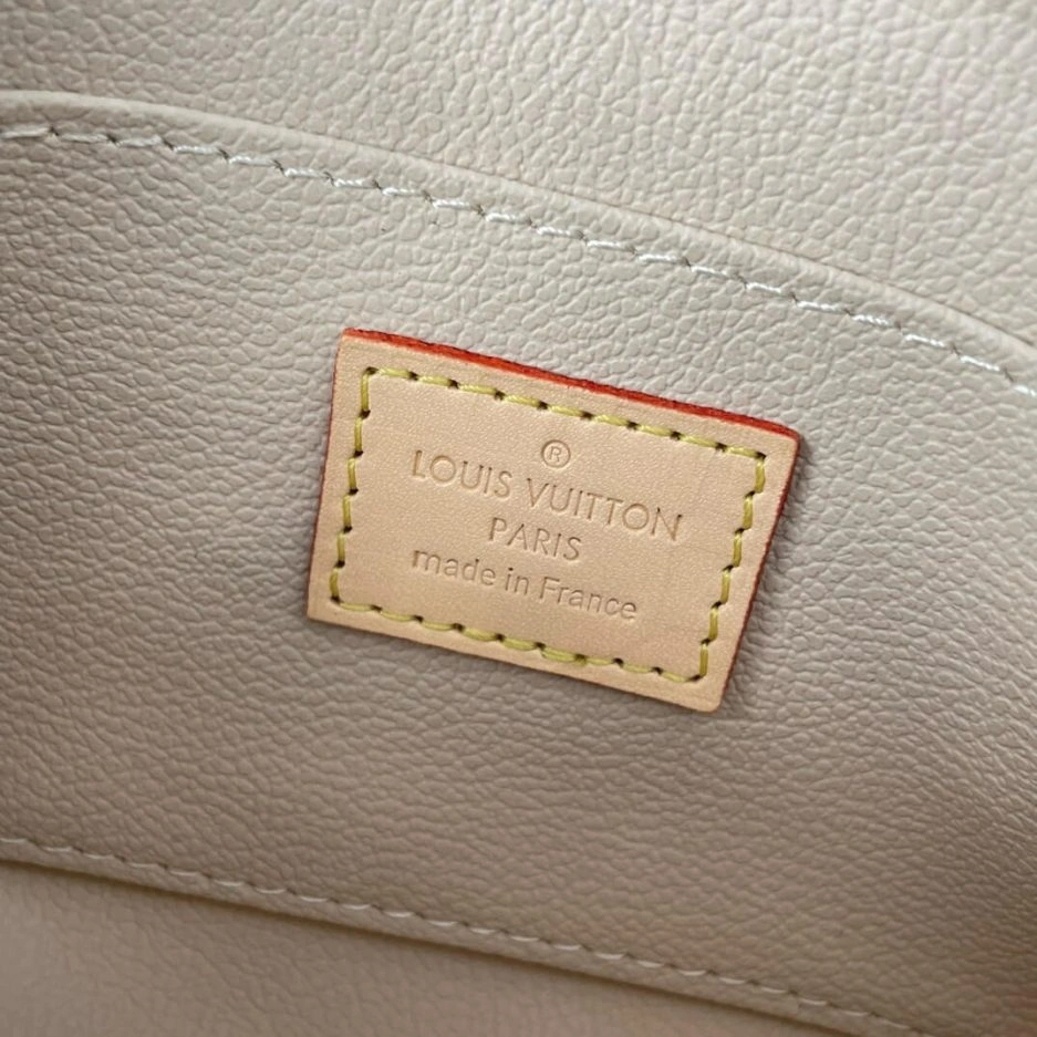 Elegant LV Cosmetic Pouch PM 255