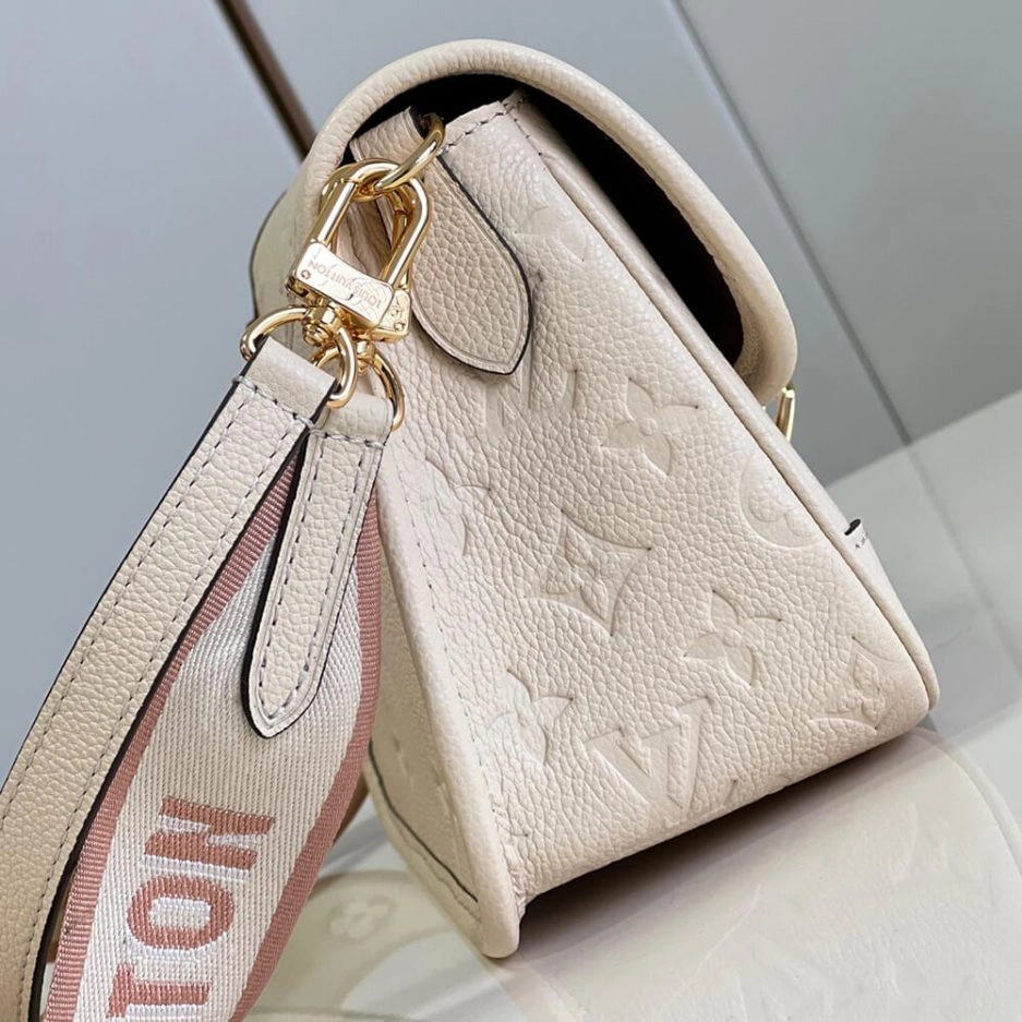 LV DIANE BAG Durable 420