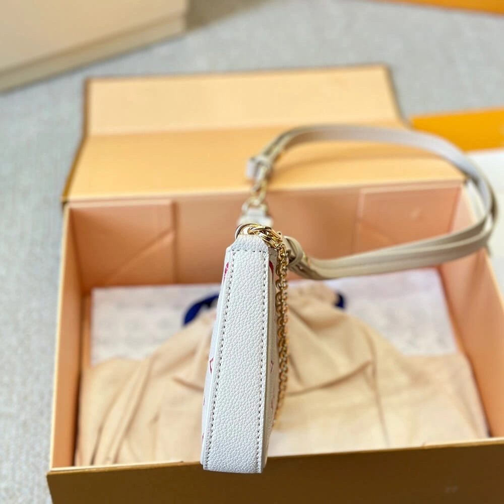 LV EASY POUCH ON STRAP BAG Comfortable 219