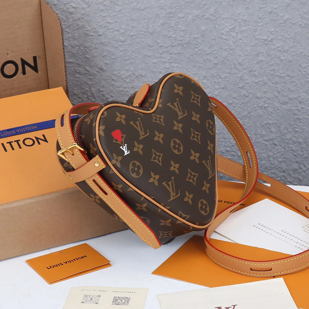 Attractive LV Game On Coeur 650