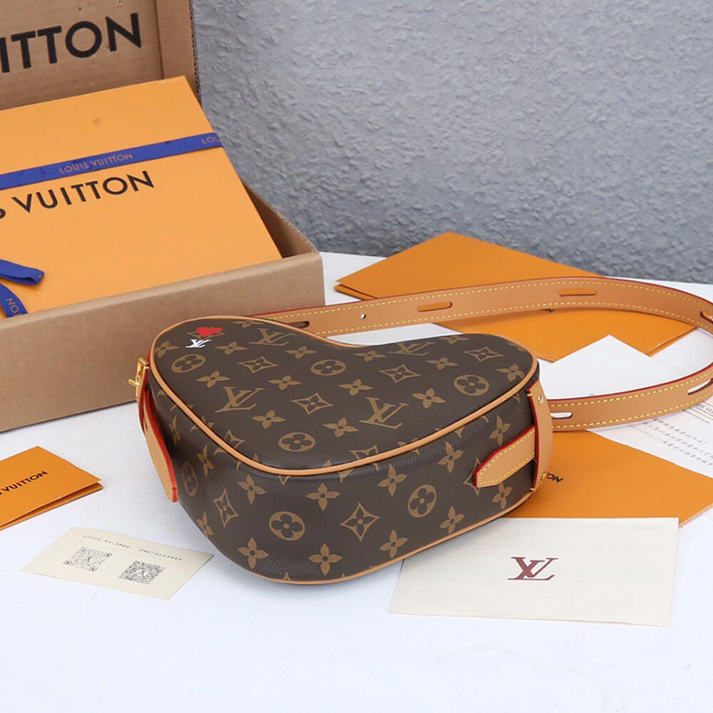 Attractive LV Game On Coeur 650
