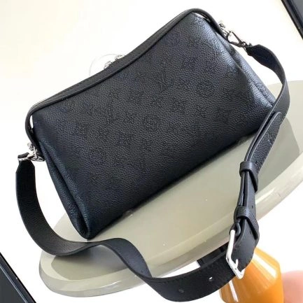 LV Hand It All PM UrbanStyle 210