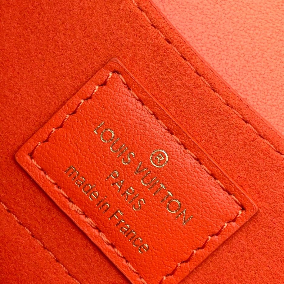 LV Hide and Seek MoistureWicking 158