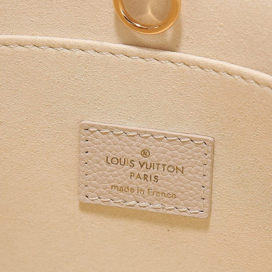 Comfortable LV Lock & Go 303