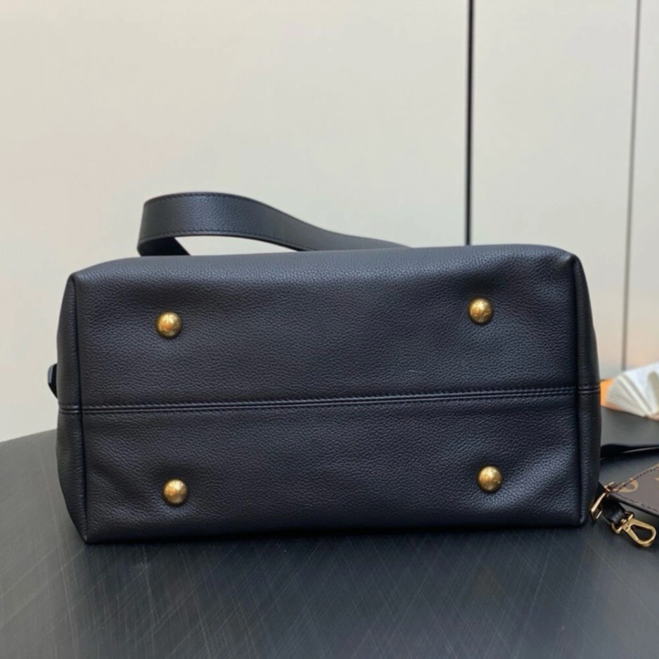 LV Low Key Hobo MM Lightweight 355
