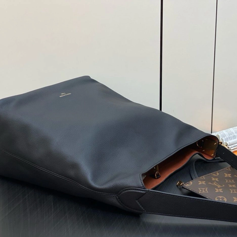 LV Low Key Hobo MM Lightweight 355