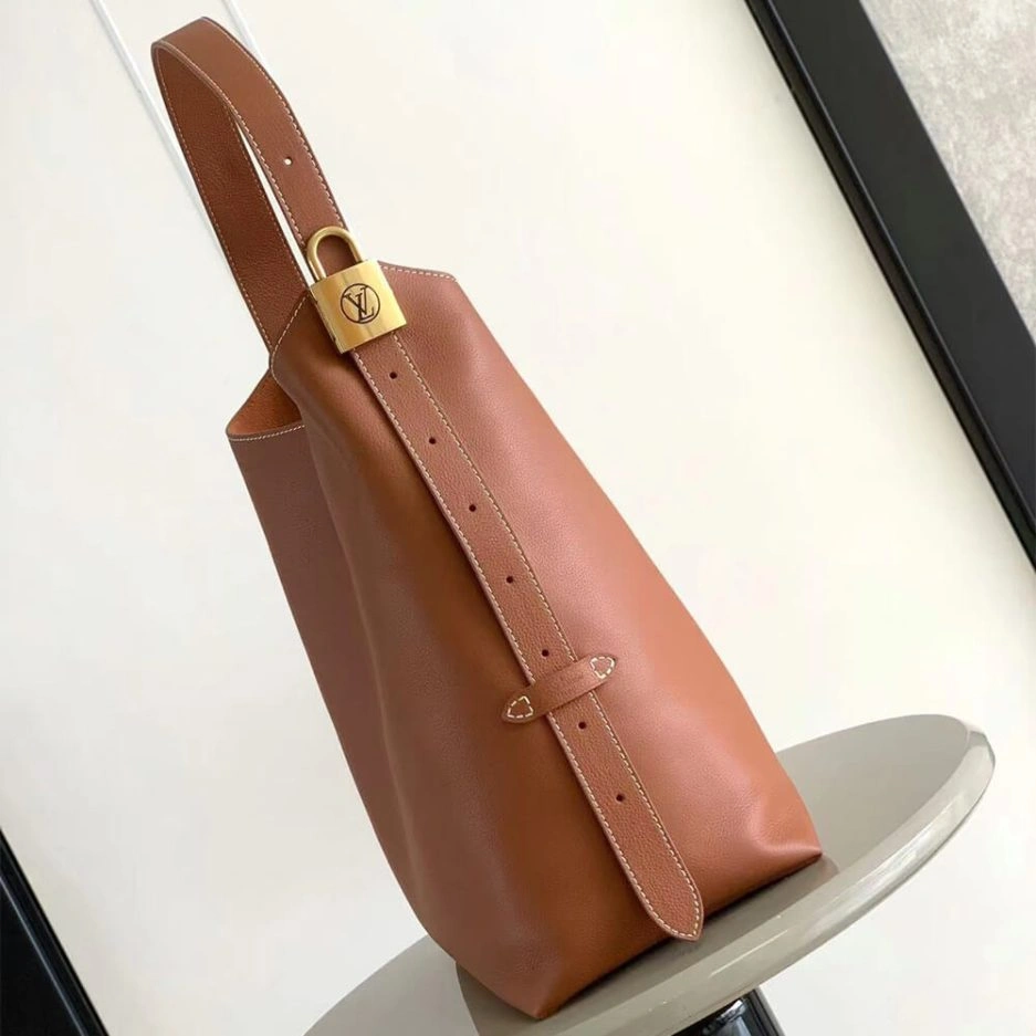 LV Low Key Hobo MM WaterResistant 281