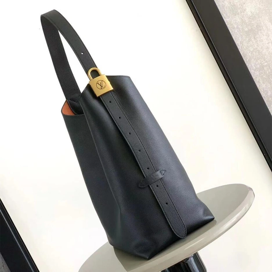 LV Low Key Hobo MM AllSeason 291