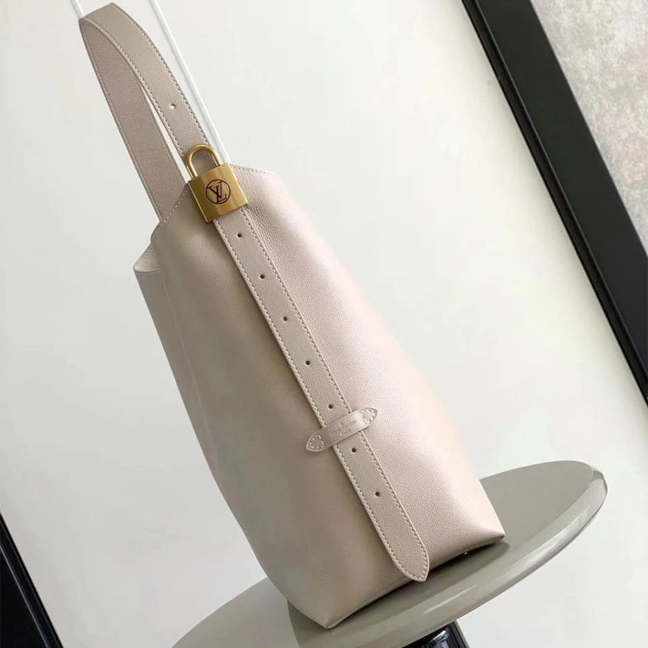 LV Low Key Hobo MM Practical 279