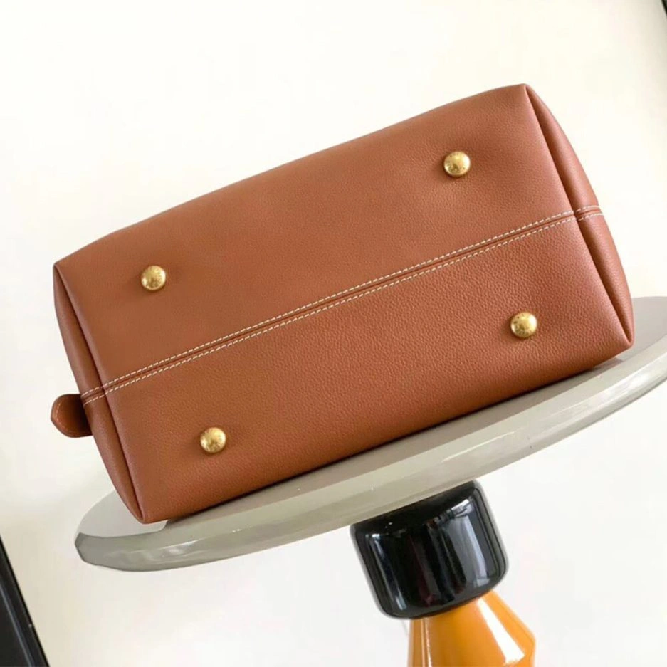 LV Low Key Hobo MM WaterResistant 281