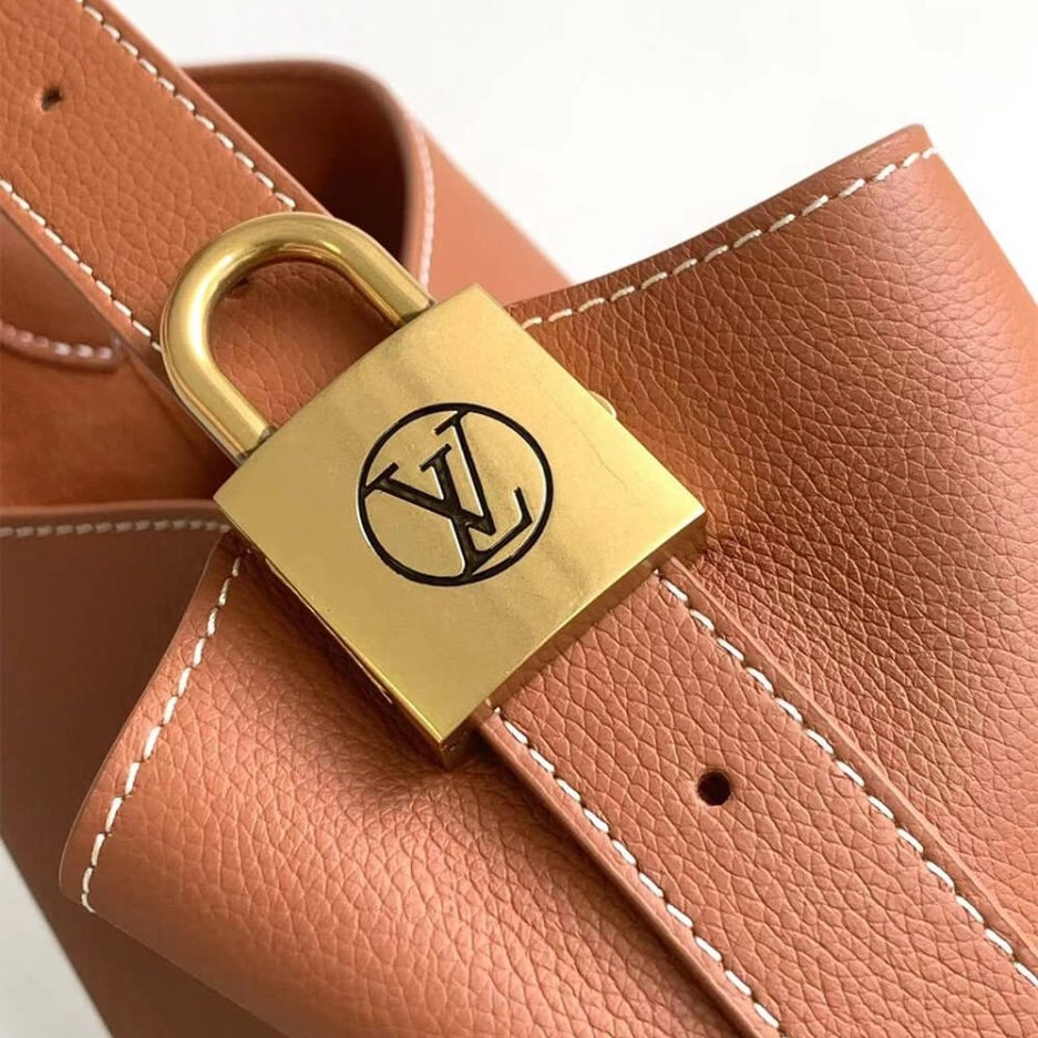 LV Low Key Hobo MM WaterResistant 281